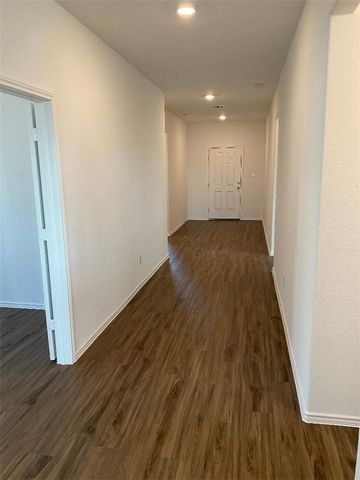 215 Chickasaw LN, Hutto, TX 78634