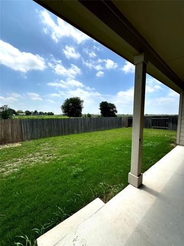 215 Chickasaw LN, Hutto, TX 78634