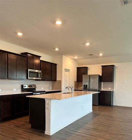 215 Chickasaw LN, Hutto, TX 78634