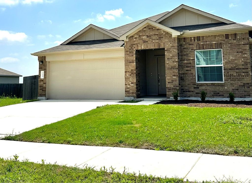 215 Chickasaw LN, Hutto, TX 78634