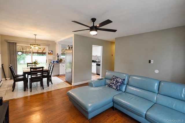 2712 Connecticut Avenue, Medford, NY 11763