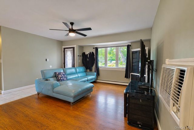 2712 Connecticut Avenue, Medford, NY 11763