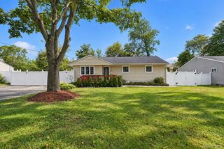 2712 Connecticut Avenue, Medford, NY 11763