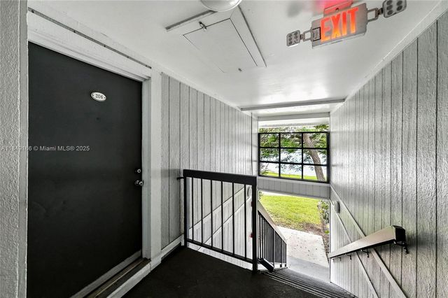 9721 Hammocks Blvd 206, Miami, FL 33196
