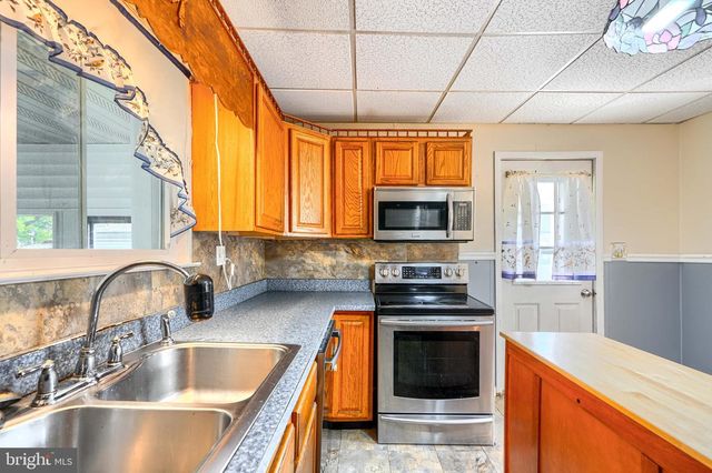 2215 LODGE FARM RD, Baltimore, MD 21219