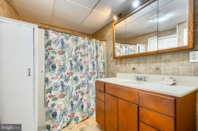 2215 LODGE FARM RD, Baltimore, MD 21219