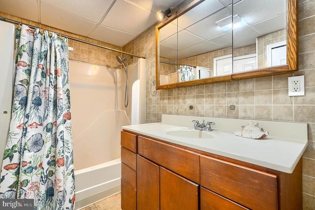 2215 LODGE FARM RD, Baltimore, MD 21219