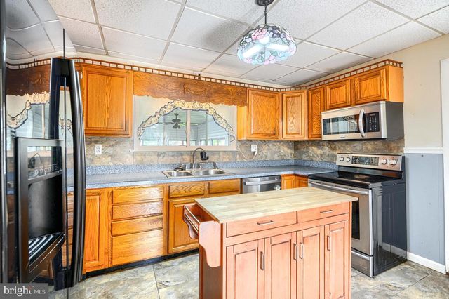 2215 LODGE FARM RD, Baltimore, MD 21219