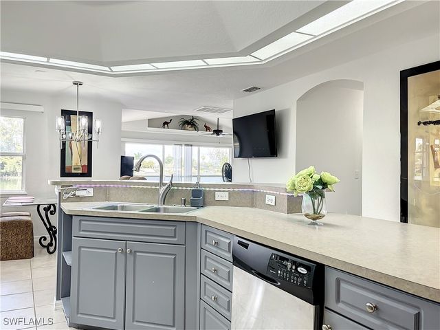 501 SW 28th TER, Cape Coral, FL 33914