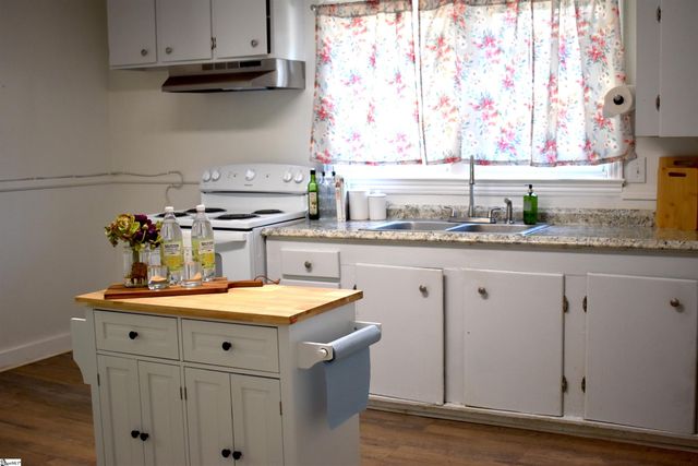 500 W 4th Avenue, Easley, SC 29640
