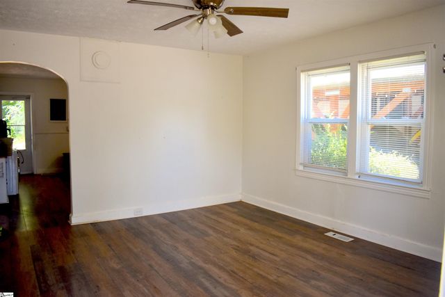 500 W 4th Avenue, Easley, SC 29640