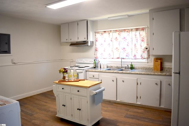500 W 4th Avenue, Easley, SC 29640