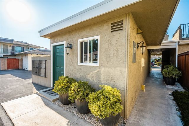 338 W Kelly B, Orange, CA 92866