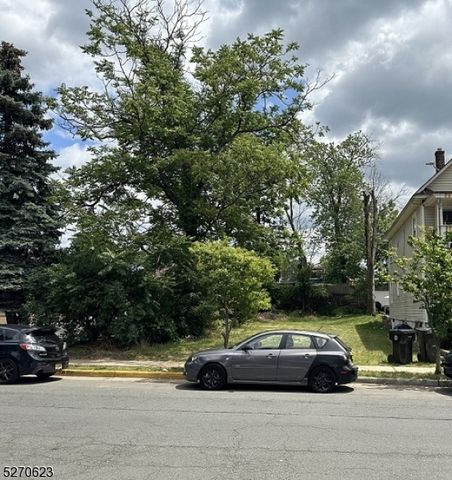 647 S 2Nd St, Plainfield City, NJ 07060