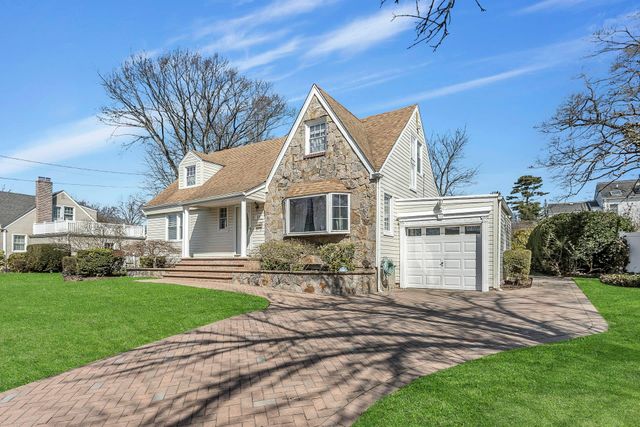 579 Dartmouth Street, Westbury, NY 11590