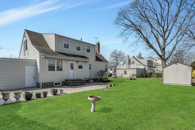 579 Dartmouth Street, Westbury, NY 11590