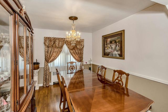 579 Dartmouth Street, Westbury, NY 11590
