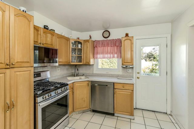 579 Dartmouth Street, Westbury, NY 11590