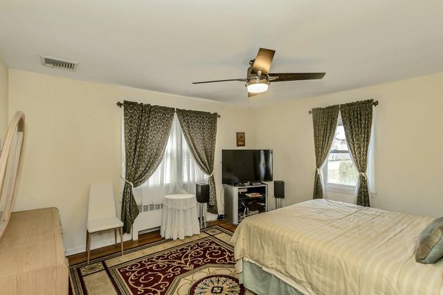 579 Dartmouth Street, Westbury, NY 11590