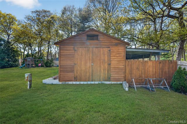 489 Rowlinson Drive, Shirley, NY 11967