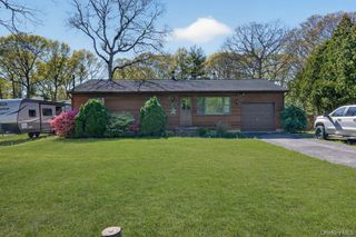 489 Rowlinson Drive, Shirley, NY 11967