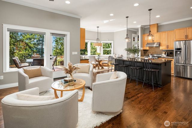 949 207th Avenue NE, Sammamish, WA 98074