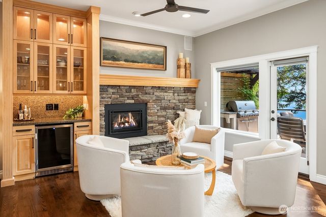 949 207th Avenue NE, Sammamish, WA 98074