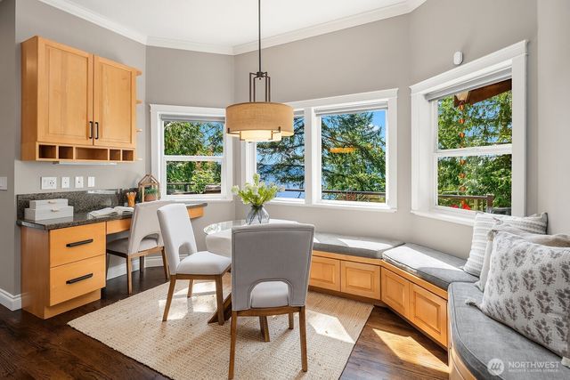 949 207th Avenue NE, Sammamish, WA 98074