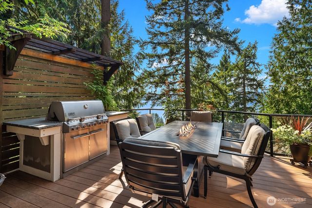 949 207th Avenue NE, Sammamish, WA 98074