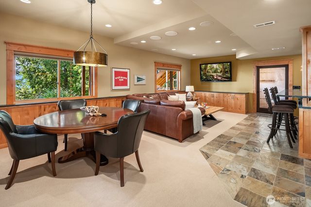 949 207th Avenue NE, Sammamish, WA 98074