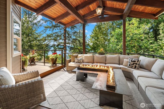 949 207th Avenue NE, Sammamish, WA 98074