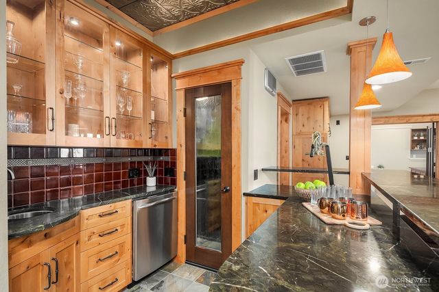 949 207th Avenue NE, Sammamish, WA 98074
