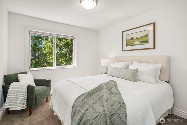 949 207th Avenue NE, Sammamish, WA 98074