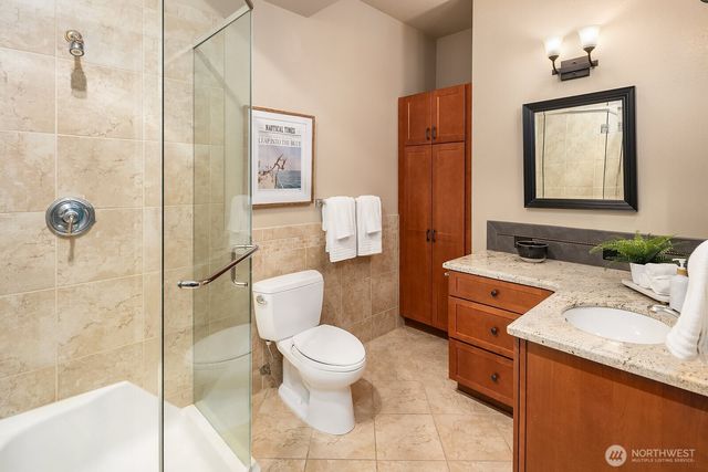 949 207th Avenue NE, Sammamish, WA 98074