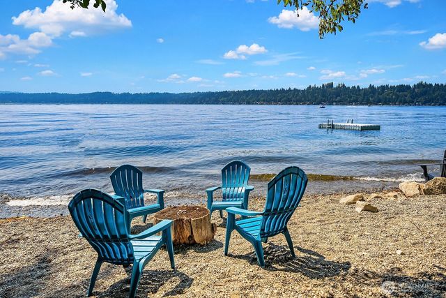 949 207th Avenue NE, Sammamish, WA 98074