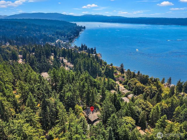 949 207th Avenue NE, Sammamish, WA 98074