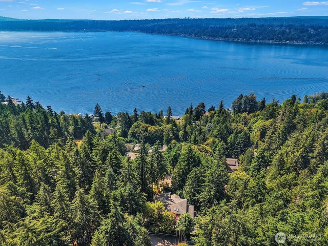 949 207th Avenue NE, Sammamish, WA 98074