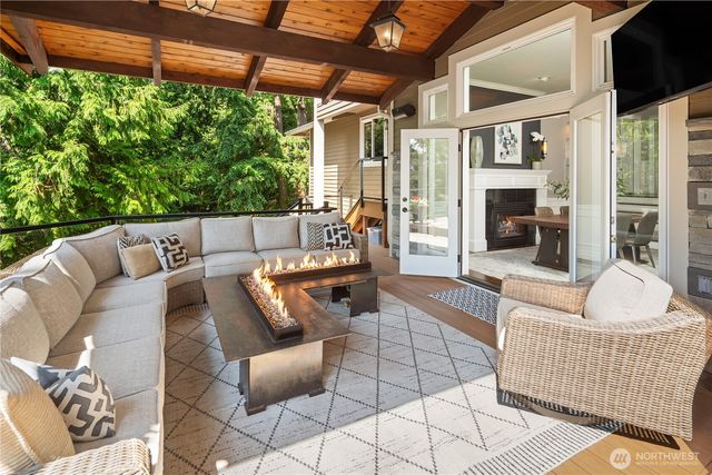 949 207th Avenue NE, Sammamish, WA 98074