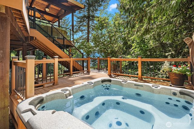 949 207th Avenue NE, Sammamish, WA 98074