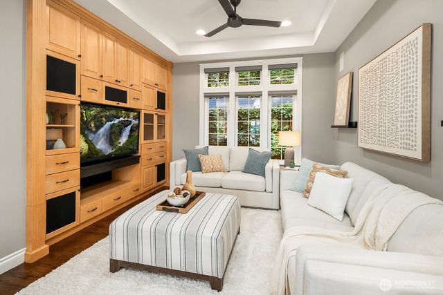 949 207th Avenue NE, Sammamish, WA 98074
