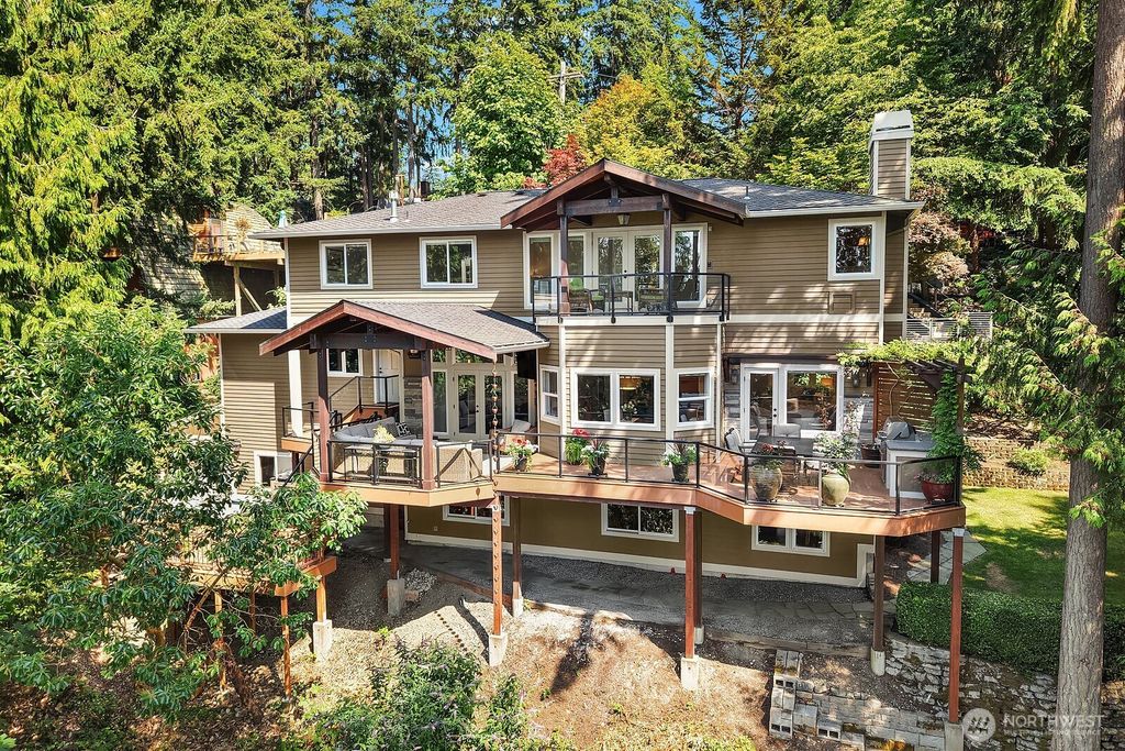949 207th Avenue NE, Sammamish, WA 98074