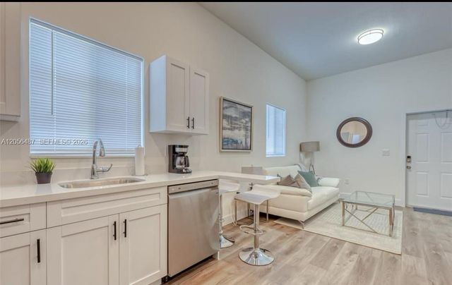 830 SE 14th St 1, Fort Lauderdale, FL 33316
