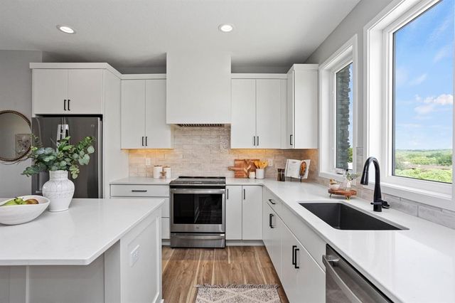 2732 Fleur Drive 20, Des Moines, IA 50321