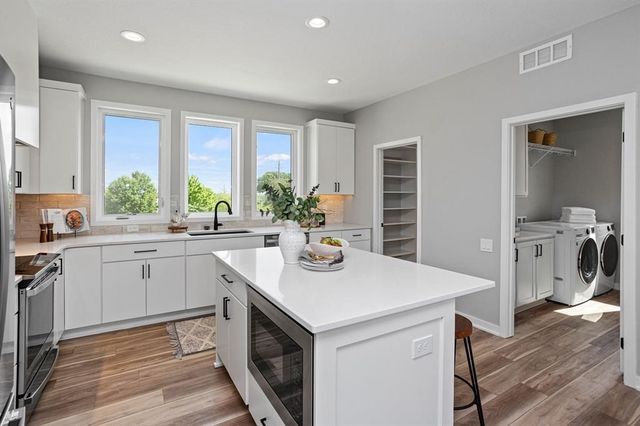 2732 Fleur Drive 20, Des Moines, IA 50321