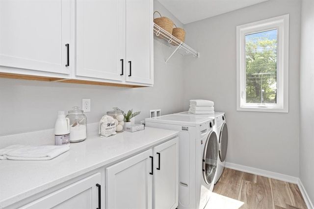 2732 Fleur Drive 20, Des Moines, IA 50321