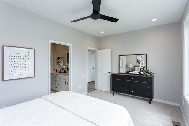 2732 Fleur Drive 20, Des Moines, IA 50321