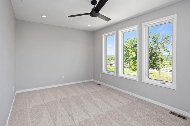 2732 Fleur Drive 20, Des Moines, IA 50321