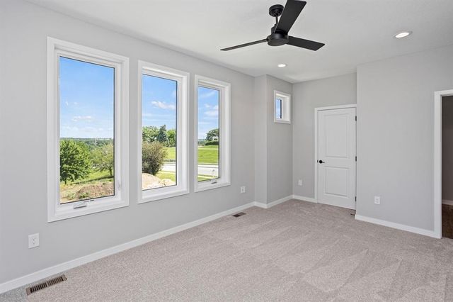 2732 Fleur Drive 20, Des Moines, IA 50321