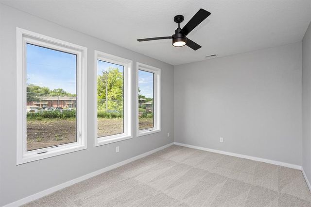 2732 Fleur Drive 20, Des Moines, IA 50321