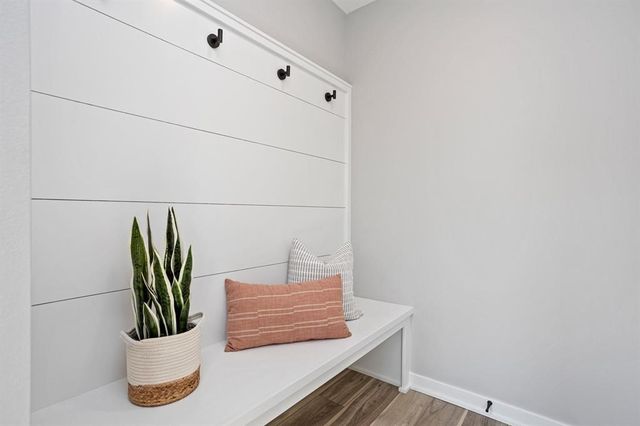 2732 Fleur Drive 20, Des Moines, IA 50321